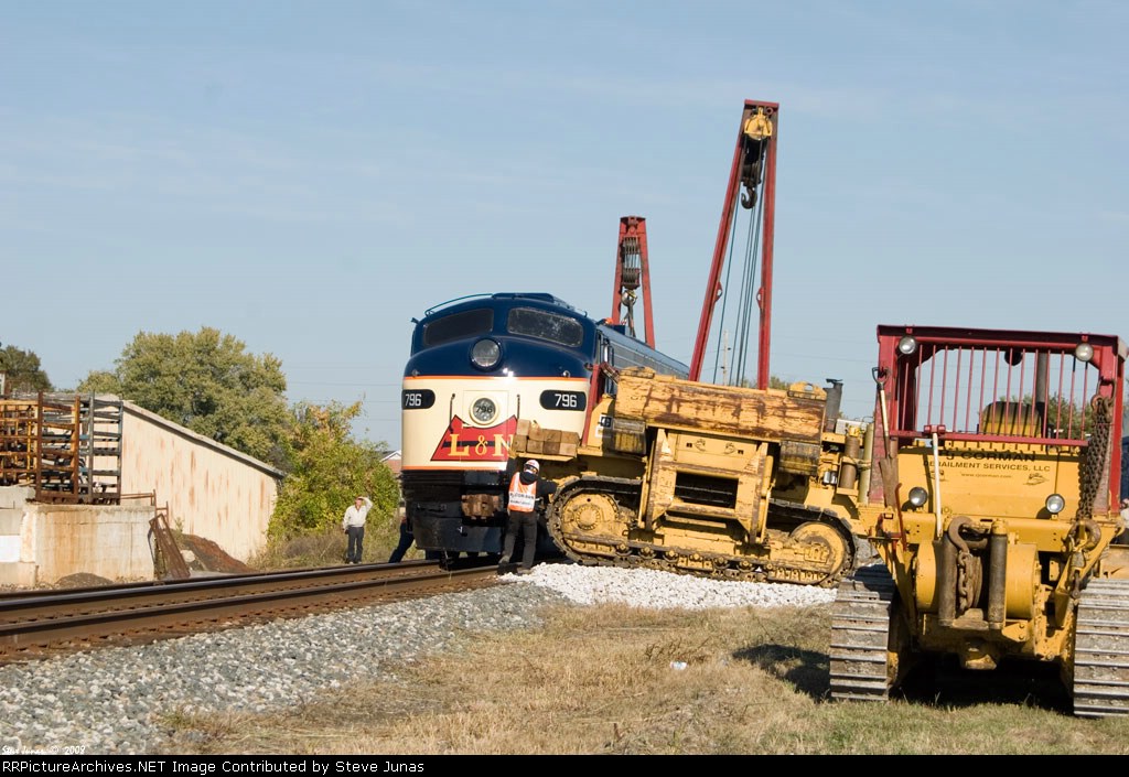 RJ Corman Derailment Services get in position to move LN 796 off the
